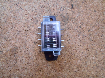 142025 4極ヒューズボックス（ブレードヒューズ対応